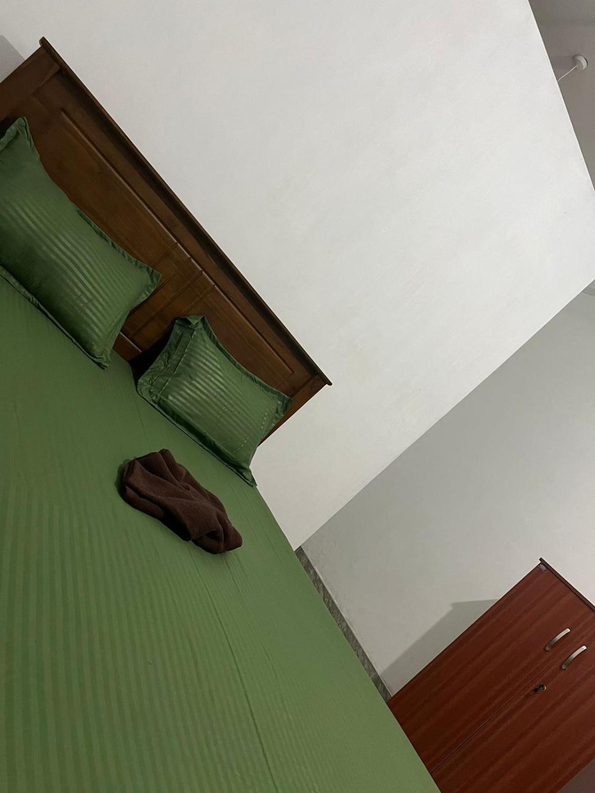 Honey Beach Hostel Negombo Extérieur photo
