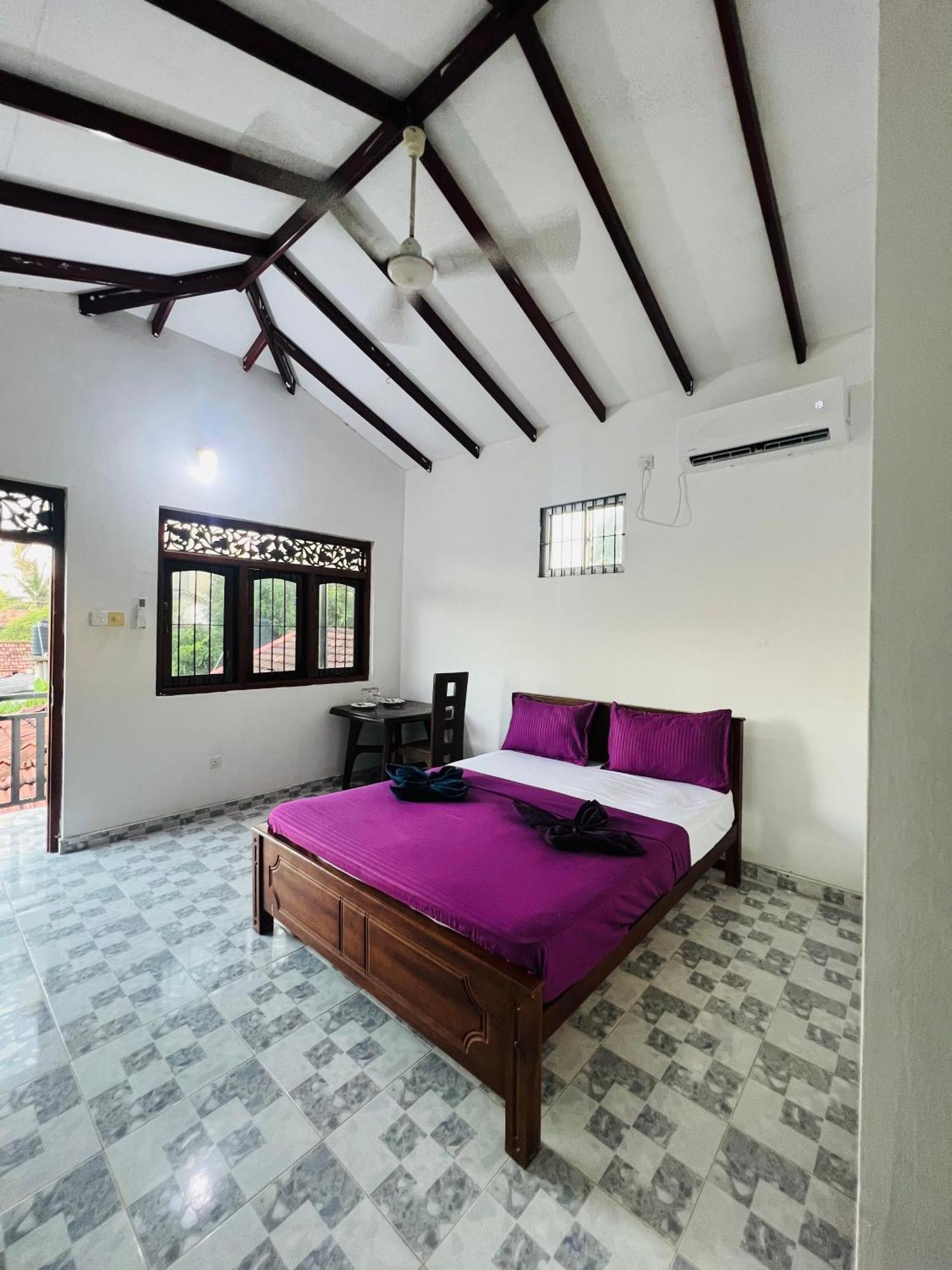 Honey Beach Hostel Negombo Extérieur photo