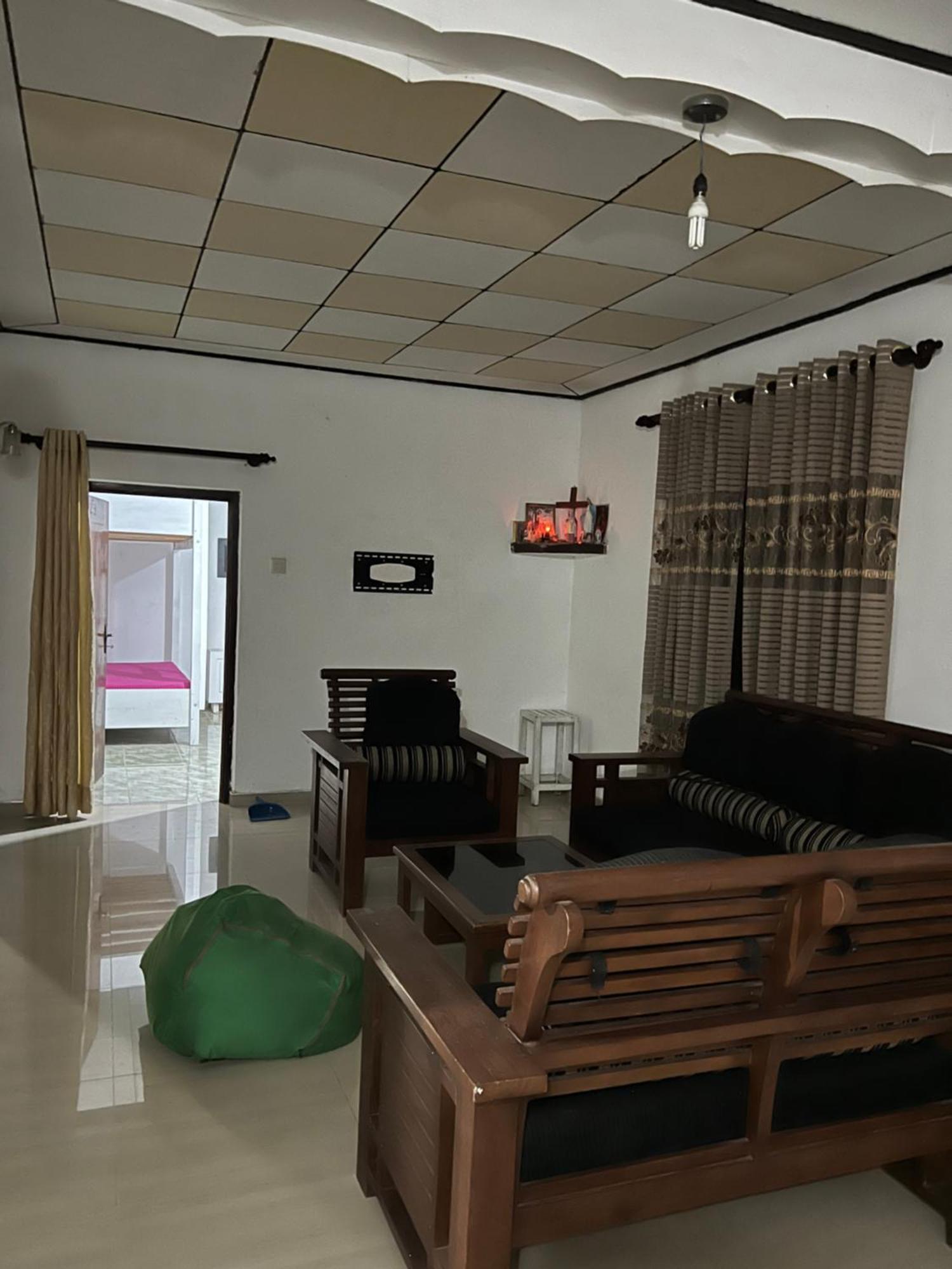 Honey Beach Hostel Negombo Extérieur photo